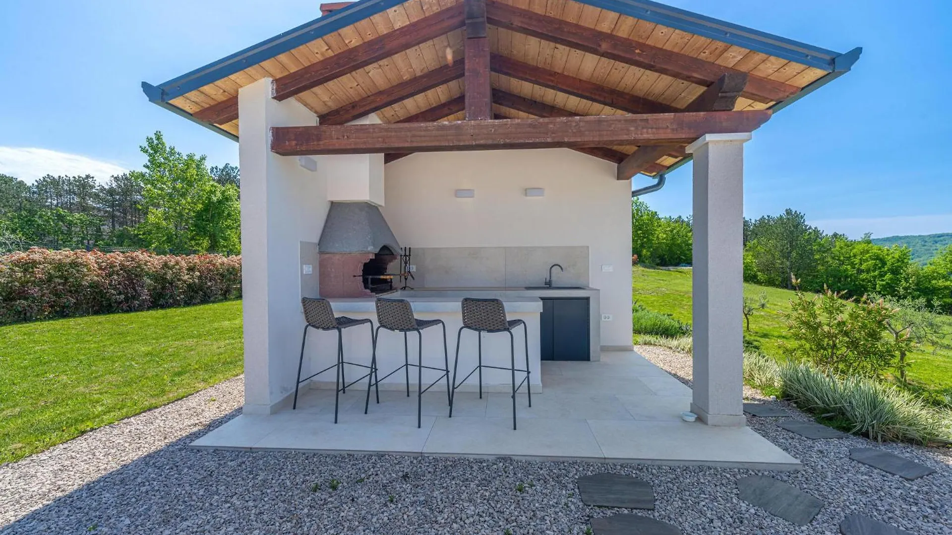 3 Bedroom Lovely Home In Hum Feriehus